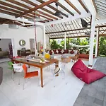 3BR Villa Hari - Minggu Villas Seminyak